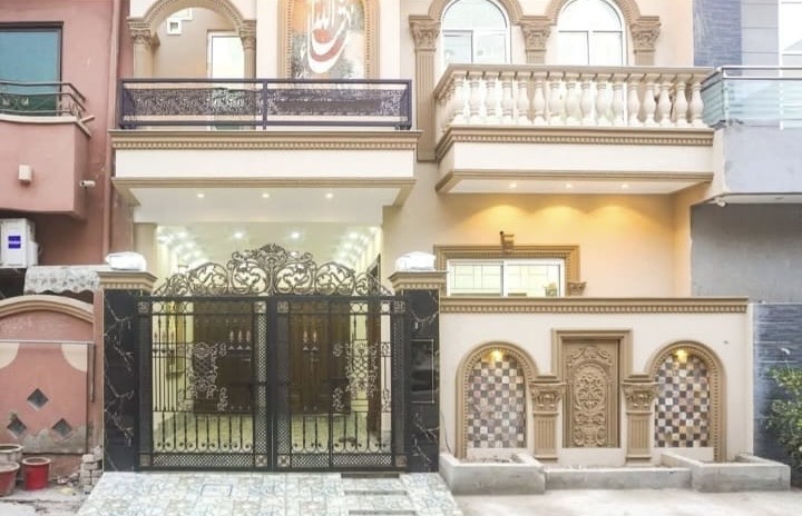 UPPAR portion foe sale, Luxurious with 100 Ft. Wide Approach Excellent Location